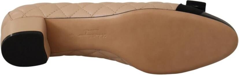 Salvatore Ferragamo Beige en Zwart Nappa Leren Pumps Beige Dames