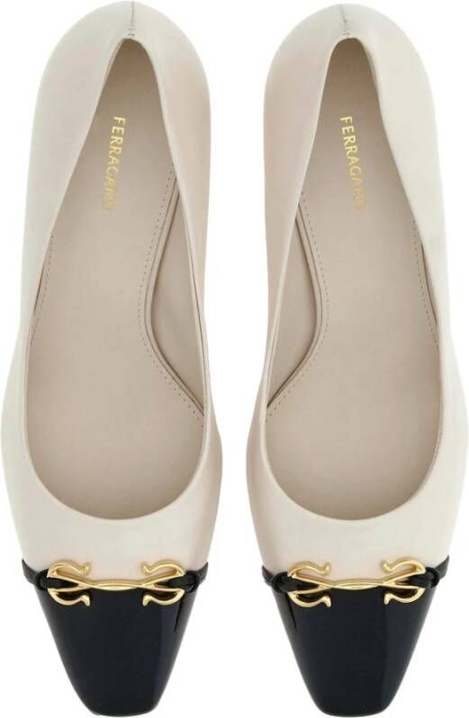 Salvatore Ferragamo Bicolored middelhoge leren pumps White Dames