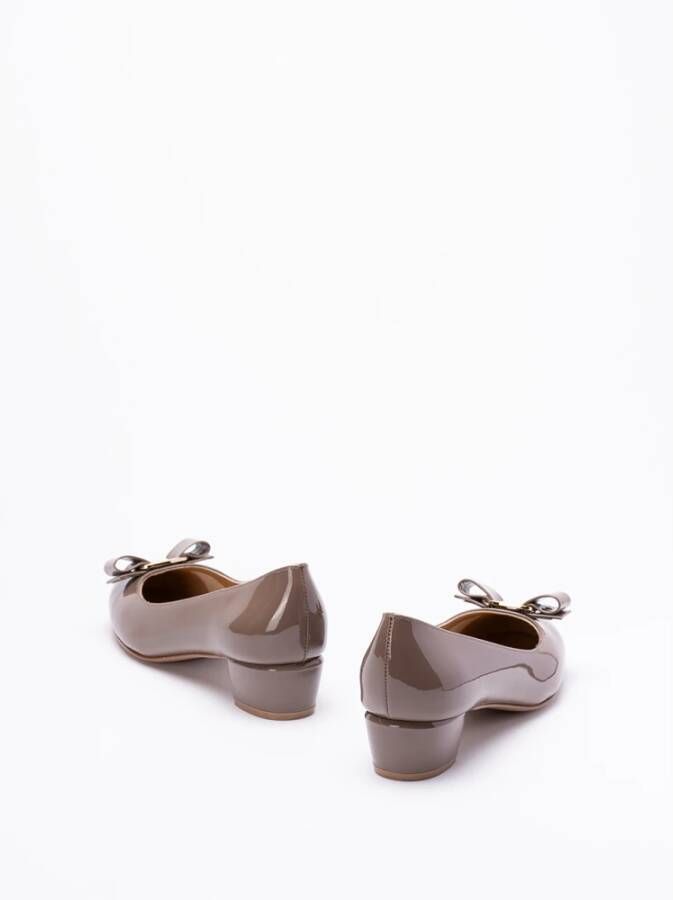 Salvatore Ferragamo Caraway Seed Vara Pumps Pink Dames