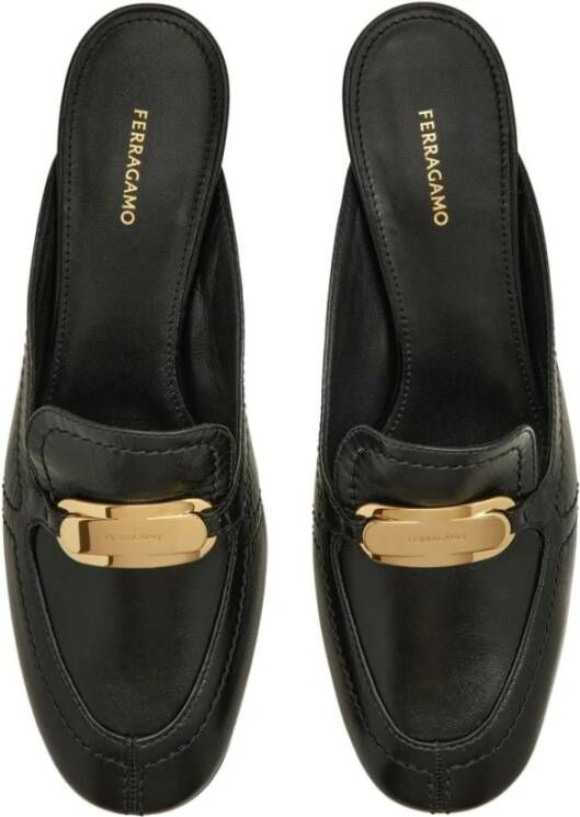 Salvatore Ferragamo Geëmbosseerde Krokodil Middelhak Schoenen Black Dames