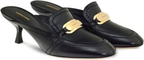 Salvatore Ferragamo Geëmbosseerde Krokodil Middelhak Schoenen Black Dames