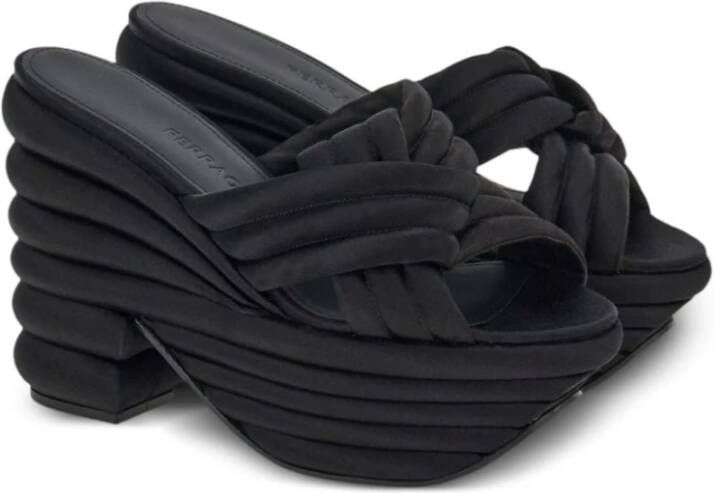 Salvatore Ferragamo Zwarte Gewatteerde Plateau Sandalen Zwart Dames