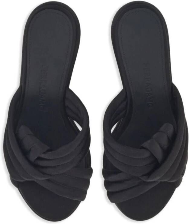 Salvatore Ferragamo Zwarte Gewatteerde Plateau Sandalen Zwart Dames