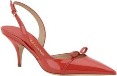 Salvatore Ferragamo Ornament Pumps met Verlengde Neus en Slingback Red Dames