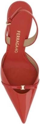 Salvatore Ferragamo Ornament Pumps met Verlengde Neus en Slingback Red Dames