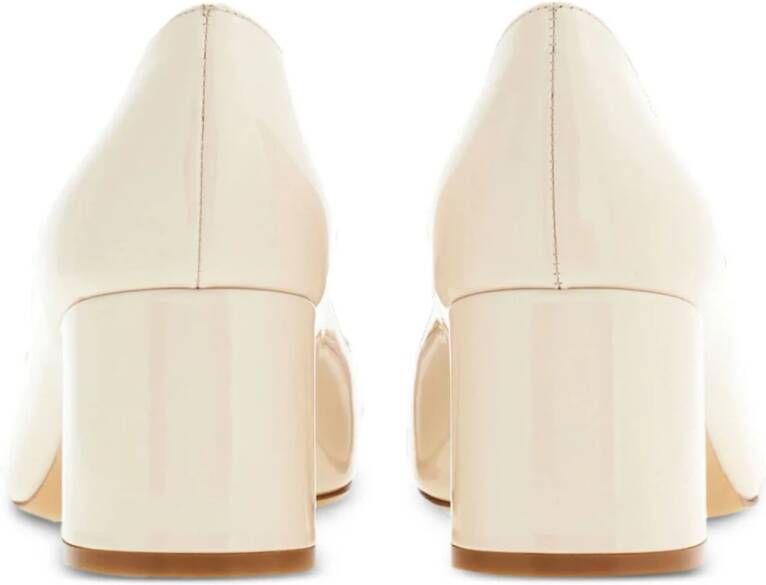 Salvatore Ferragamo Patent Lambskin Gancini Buckle Pumps White Dames