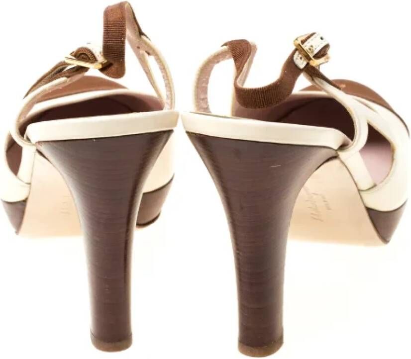 Salvatore Ferragamo Pre-owned Canvas sandals White Dames