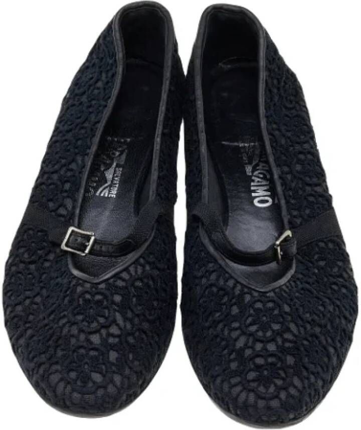 Salvatore Ferragamo Pre-owned Fabric flats Black Dames