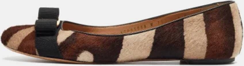 Salvatore Ferragamo Pre-owned Fabric flats Brown Dames