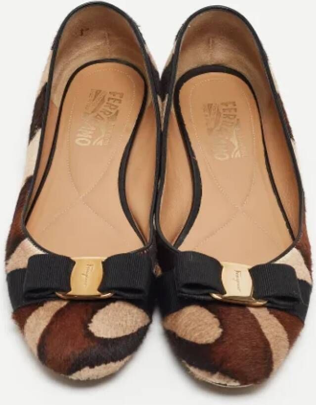 Salvatore Ferragamo Pre-owned Fabric flats Brown Dames