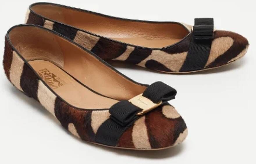 Salvatore Ferragamo Pre-owned Fabric flats Brown Dames