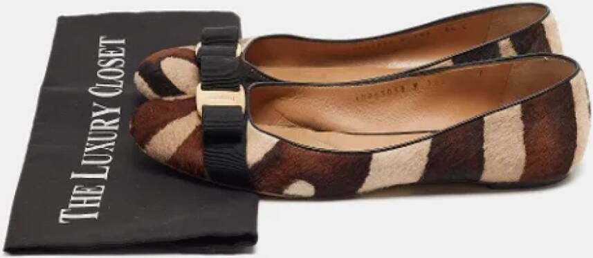 Salvatore Ferragamo Pre-owned Fabric flats Brown Dames