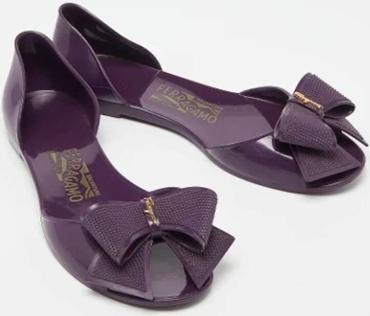 Salvatore Ferragamo Pre-owned Fabric flats Purple Dames