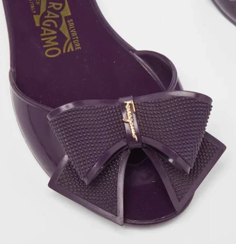 Salvatore Ferragamo Pre-owned Fabric flats Purple Dames