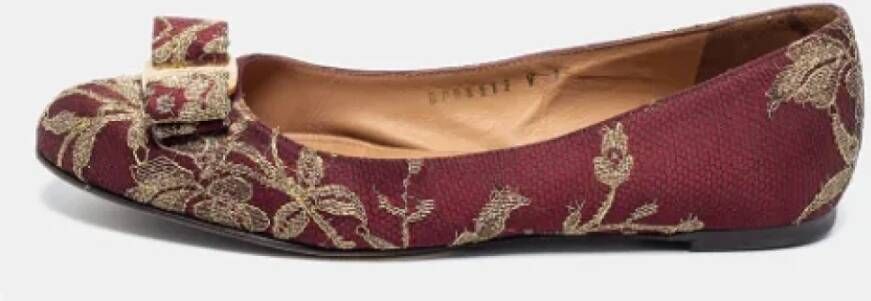 Salvatore Ferragamo Pre-owned Fabric flats Red Dames