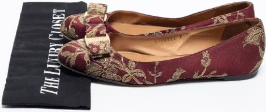 Salvatore Ferragamo Pre-owned Fabric flats Red Dames