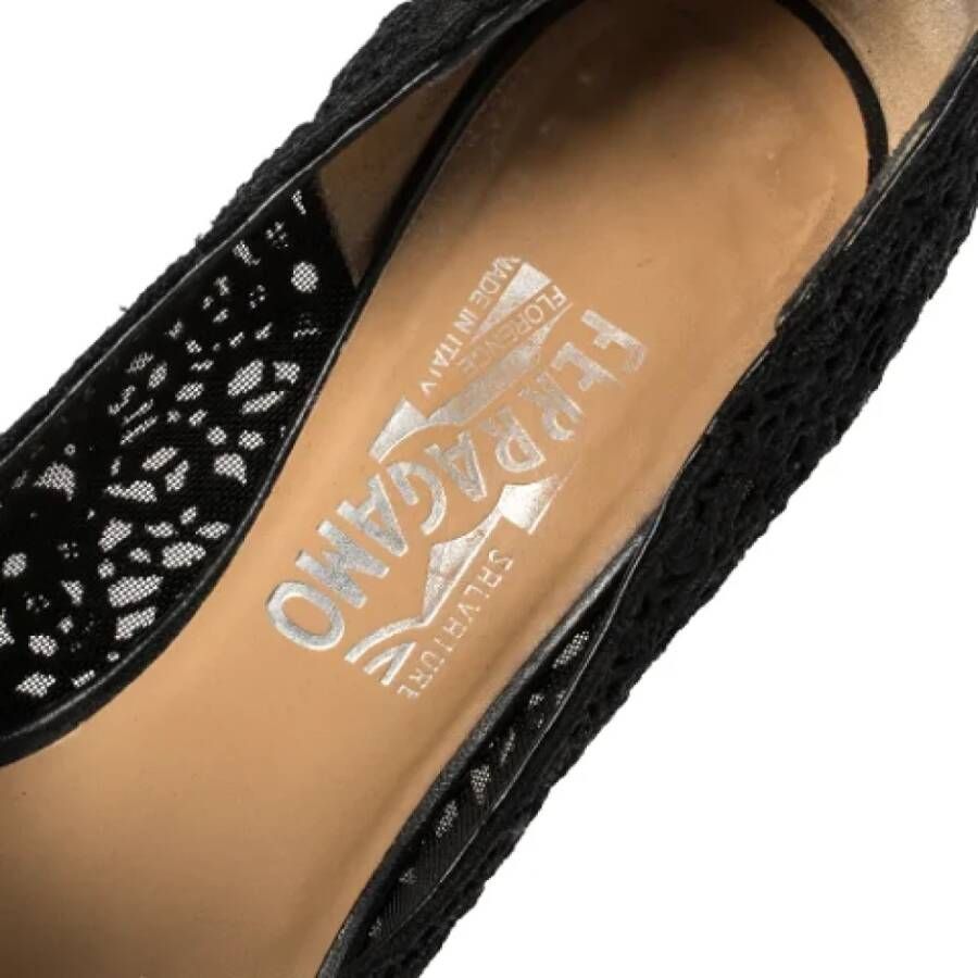 Salvatore Ferragamo Pre-owned Lace heels Black Dames