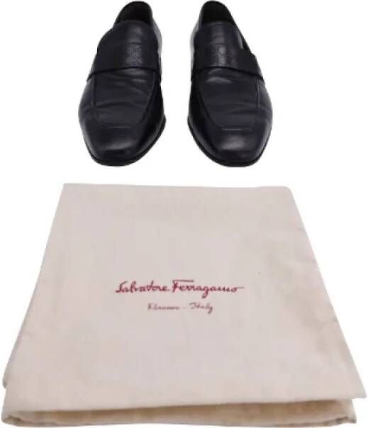 Salvatore Ferragamo Pre-owned Leather flats Black Dames
