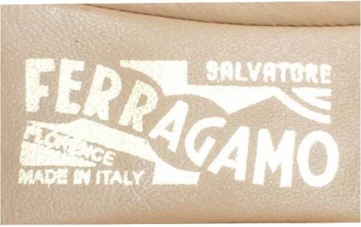 Salvatore Ferragamo Pre-owned Leather flats Black Dames