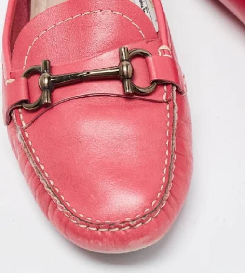 Salvatore Ferragamo Pre-owned Leather flats Pink Dames