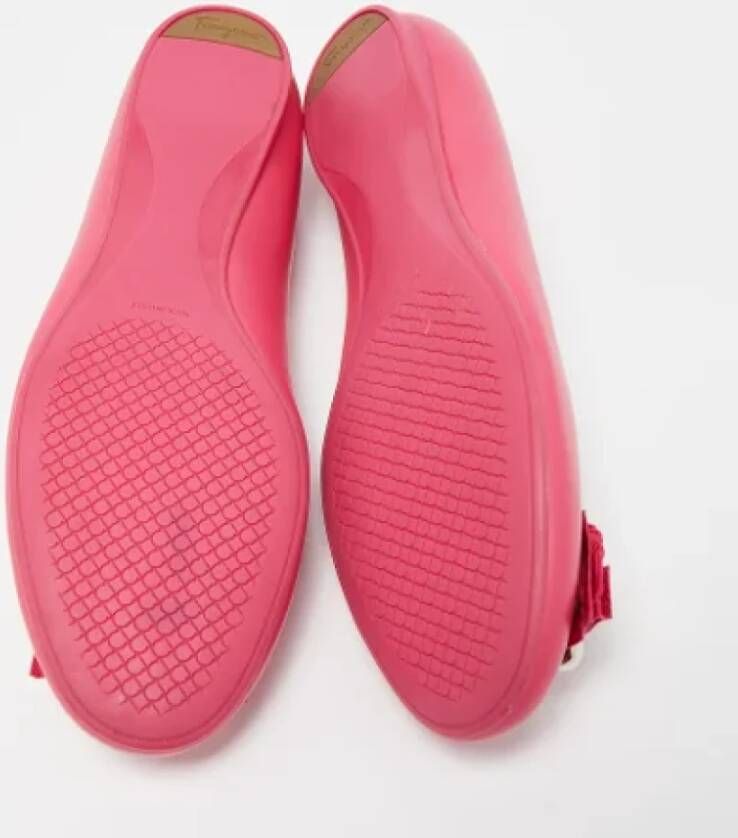 Salvatore Ferragamo Pre-owned Leather flats Pink Dames