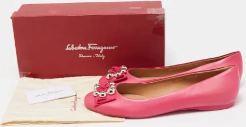 Salvatore Ferragamo Pre-owned Leather flats Pink Dames