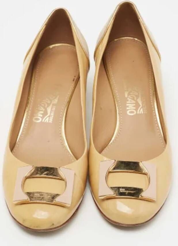 Salvatore Ferragamo Pre-owned Leather heels Beige Dames