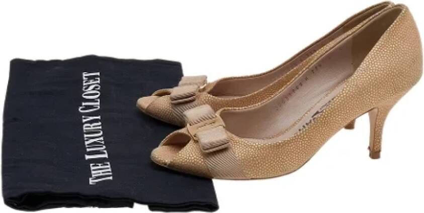 Salvatore Ferragamo Pre-owned Leather heels Beige Dames
