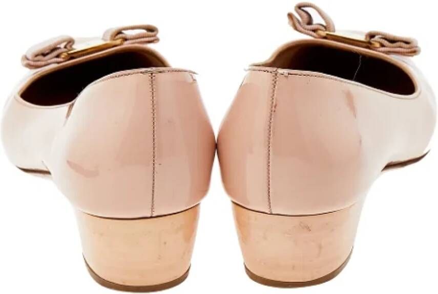 Salvatore Ferragamo Pre-owned Leather heels Beige Dames