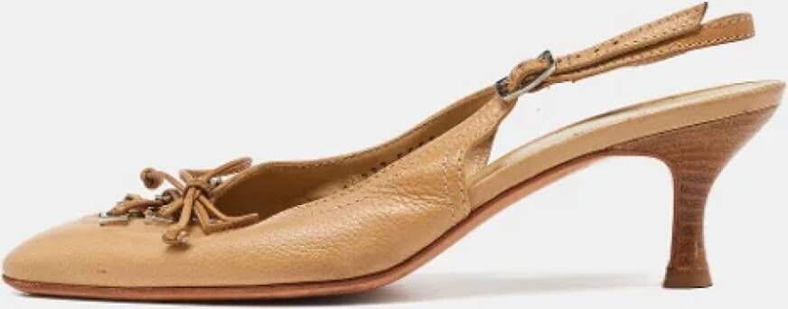 Salvatore Ferragamo Pre-owned Leather heels Beige Dames