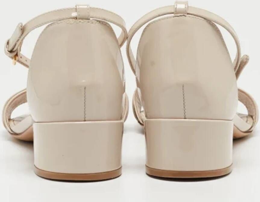 Salvatore Ferragamo Pre-owned Leather sandals Beige Dames