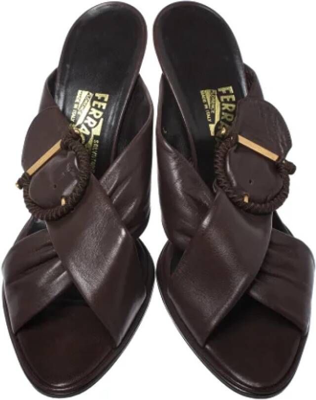 Salvatore Ferragamo Pre-owned Leather sandals Brown Dames