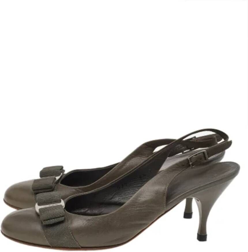 Salvatore Ferragamo Pre-owned Leather sandals Gray Dames