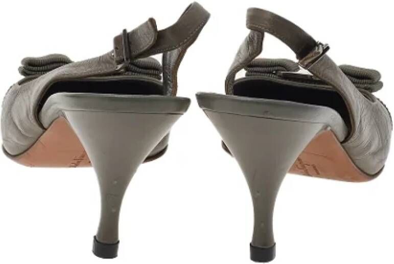 Salvatore Ferragamo Pre-owned Leather sandals Gray Dames