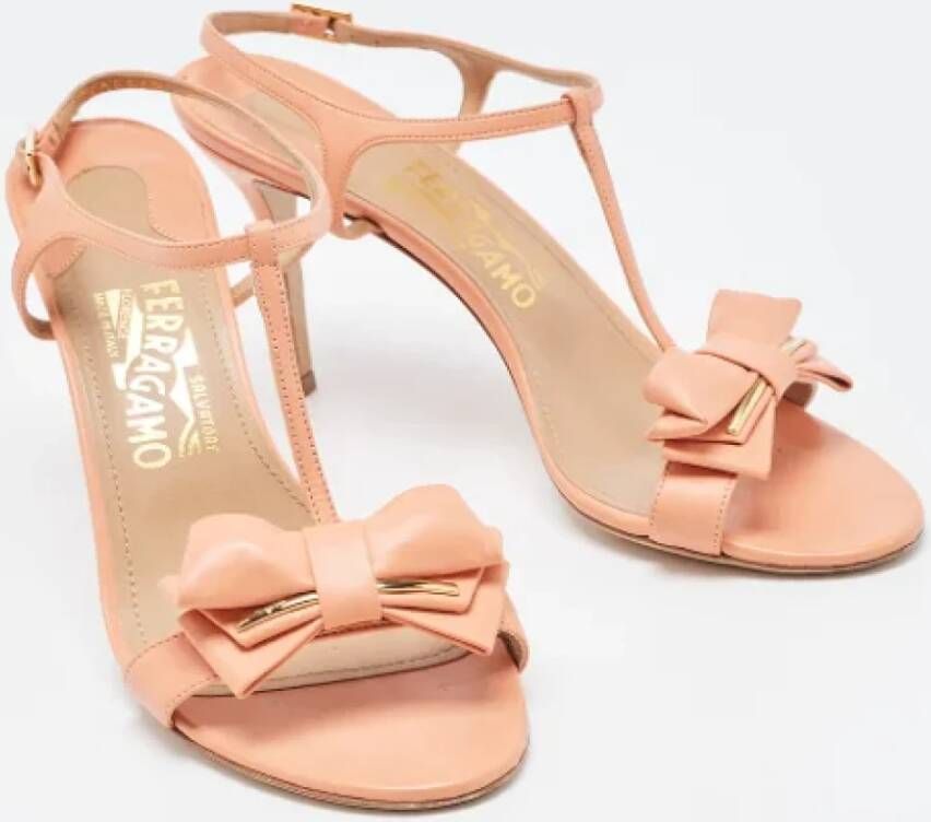 Salvatore Ferragamo Pre-owned Leather sandals Pink Dames