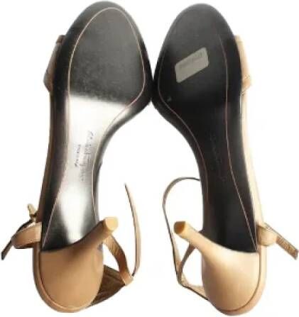 Salvatore Ferragamo Pre-owned Leather sandals Yellow Dames