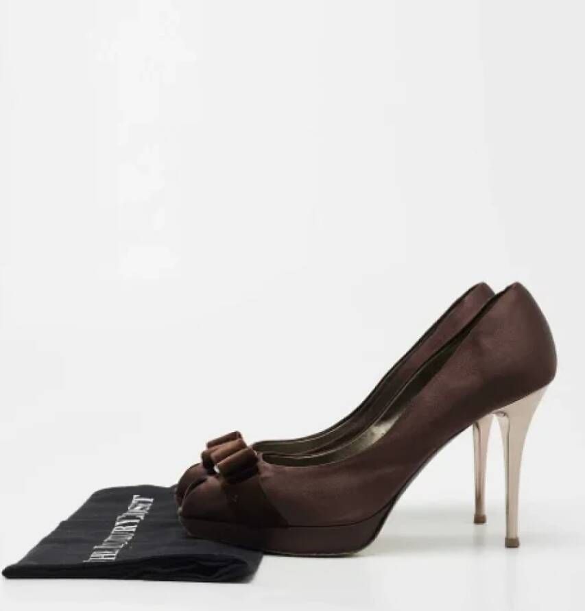 Salvatore Ferragamo Pre-owned Satin heels Brown Dames