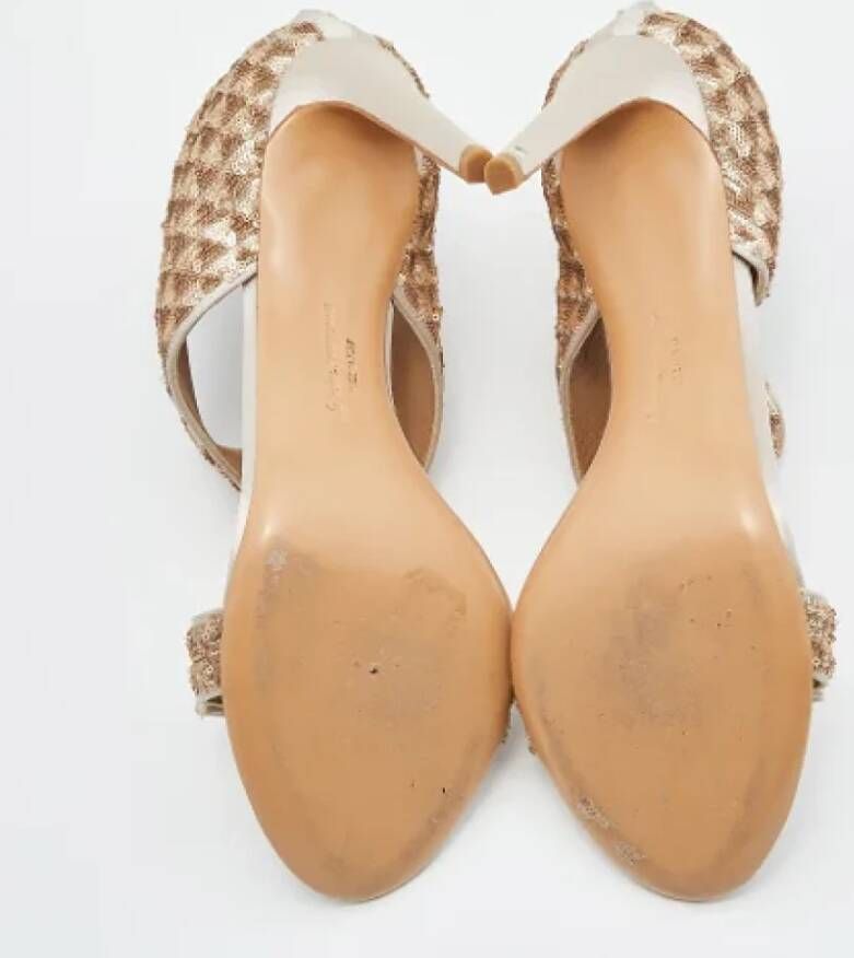 Salvatore Ferragamo Pre-owned Satin sandals Beige Dames