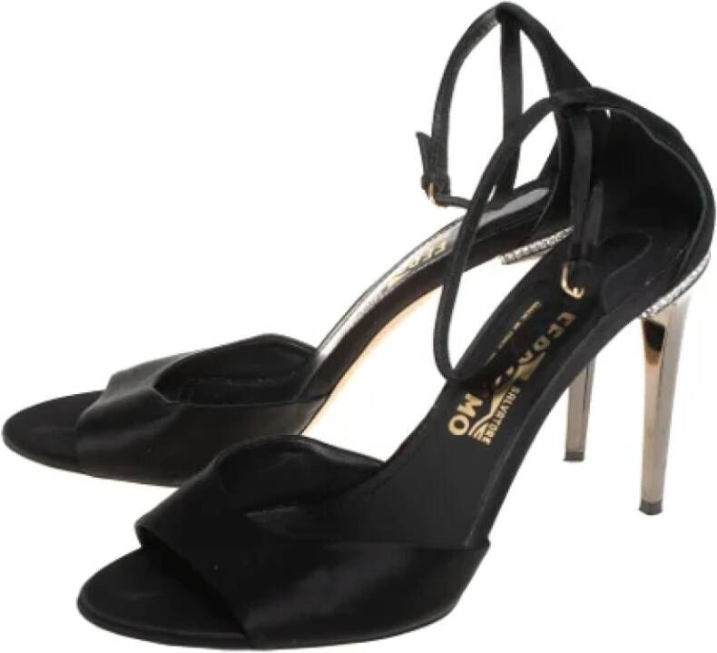 Salvatore Ferragamo Pre-owned Satin sandals Black Dames