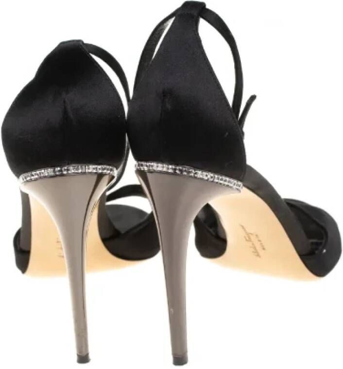 Salvatore Ferragamo Pre-owned Satin sandals Black Dames