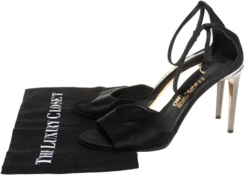 Salvatore Ferragamo Pre-owned Satin sandals Black Dames