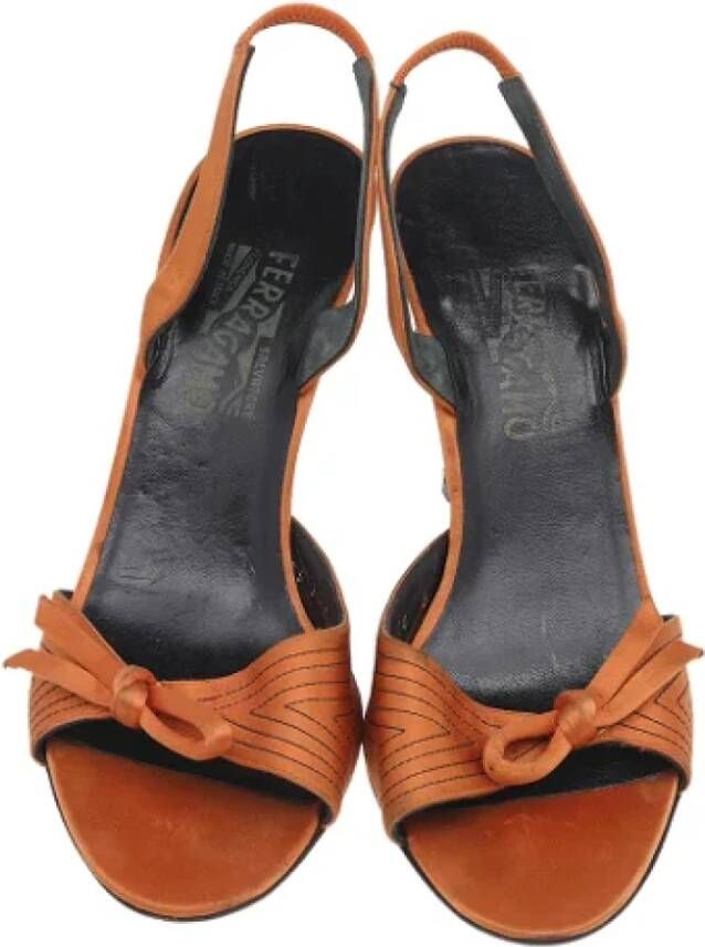 Salvatore Ferragamo Pre-owned Satin sandals Orange Dames