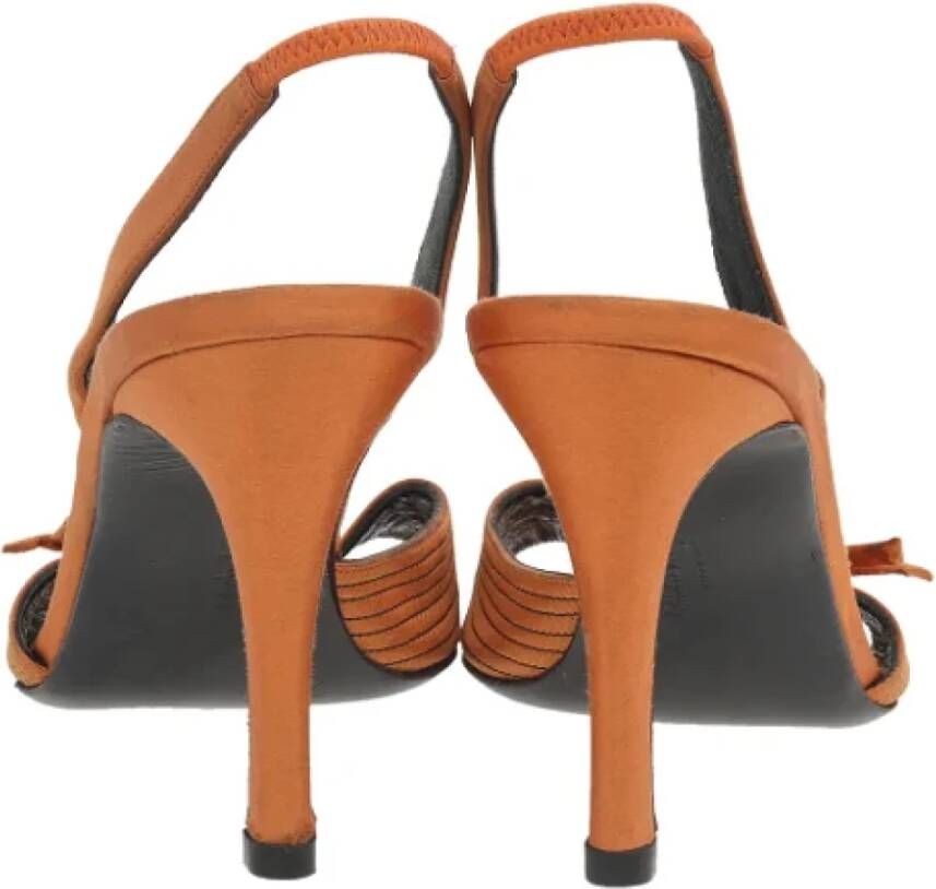 Salvatore Ferragamo Pre-owned Satin sandals Orange Dames