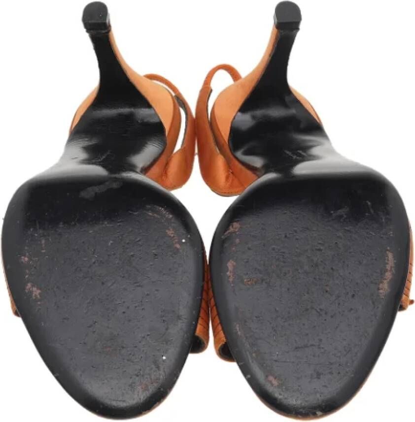 Salvatore Ferragamo Pre-owned Satin sandals Orange Dames