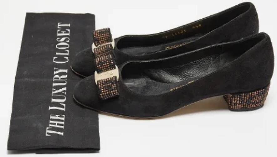 Salvatore Ferragamo Pre-owned Suede heels Black Dames