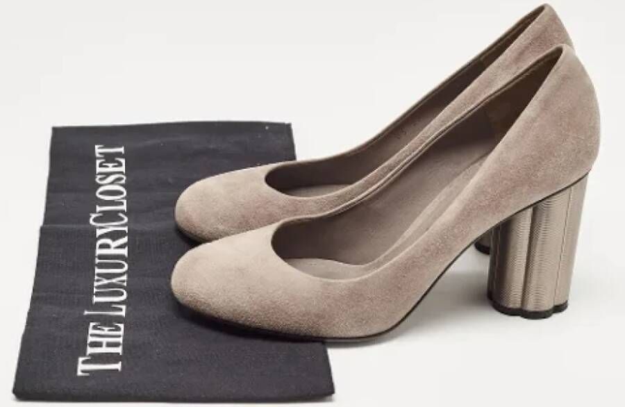 Salvatore Ferragamo Pre-owned Suede heels Gray Dames