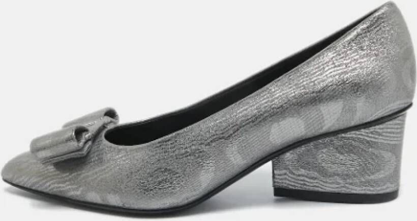Salvatore Ferragamo Pre-owned Suede heels Gray Dames