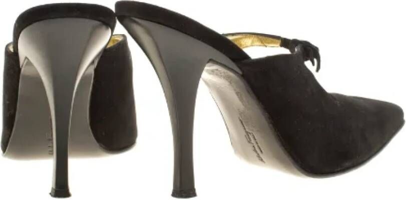 Salvatore Ferragamo Pre-owned Suede sandals Black Dames