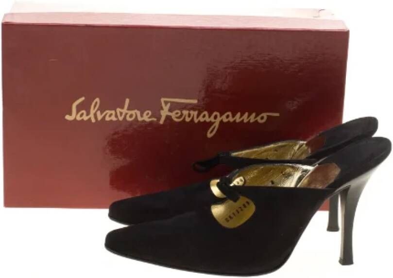 Salvatore Ferragamo Pre-owned Suede sandals Black Dames