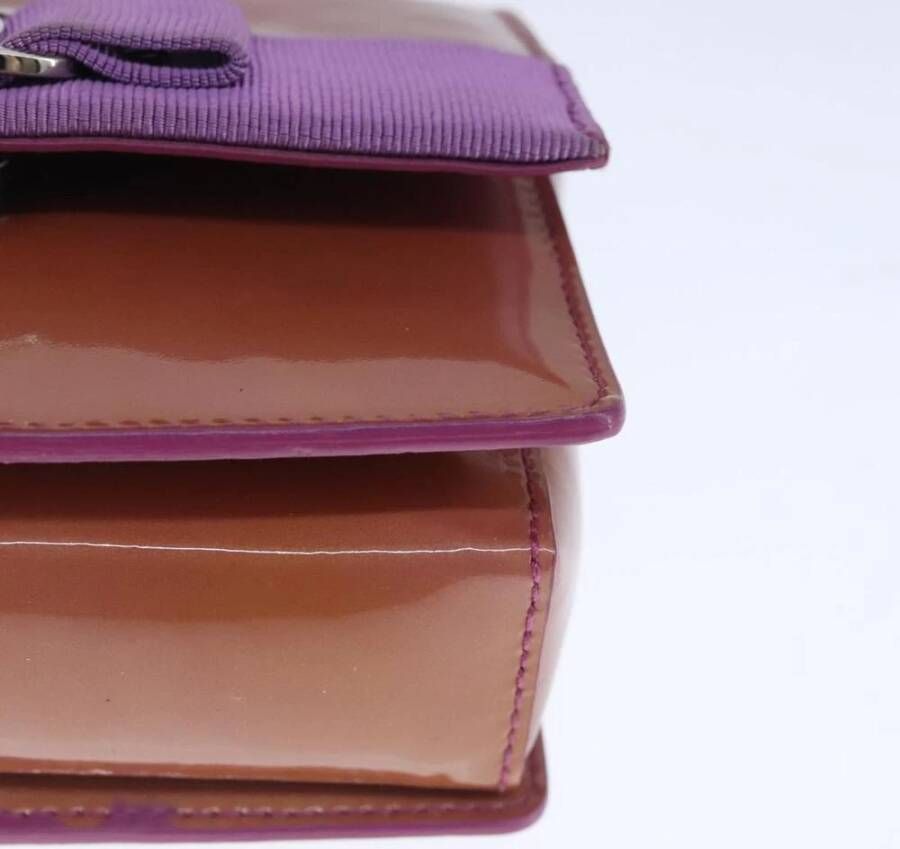 Salvatore Ferragamo Pre-owned Tweedehands Boog Kettingtas Perzik Lakleer